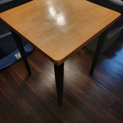 Table with bar stool chairs