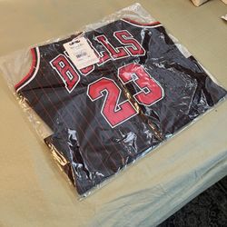 Men's Mitchell & Ness Chicago Bulls Alternate 1995-96 Michael Jordan Authentic
