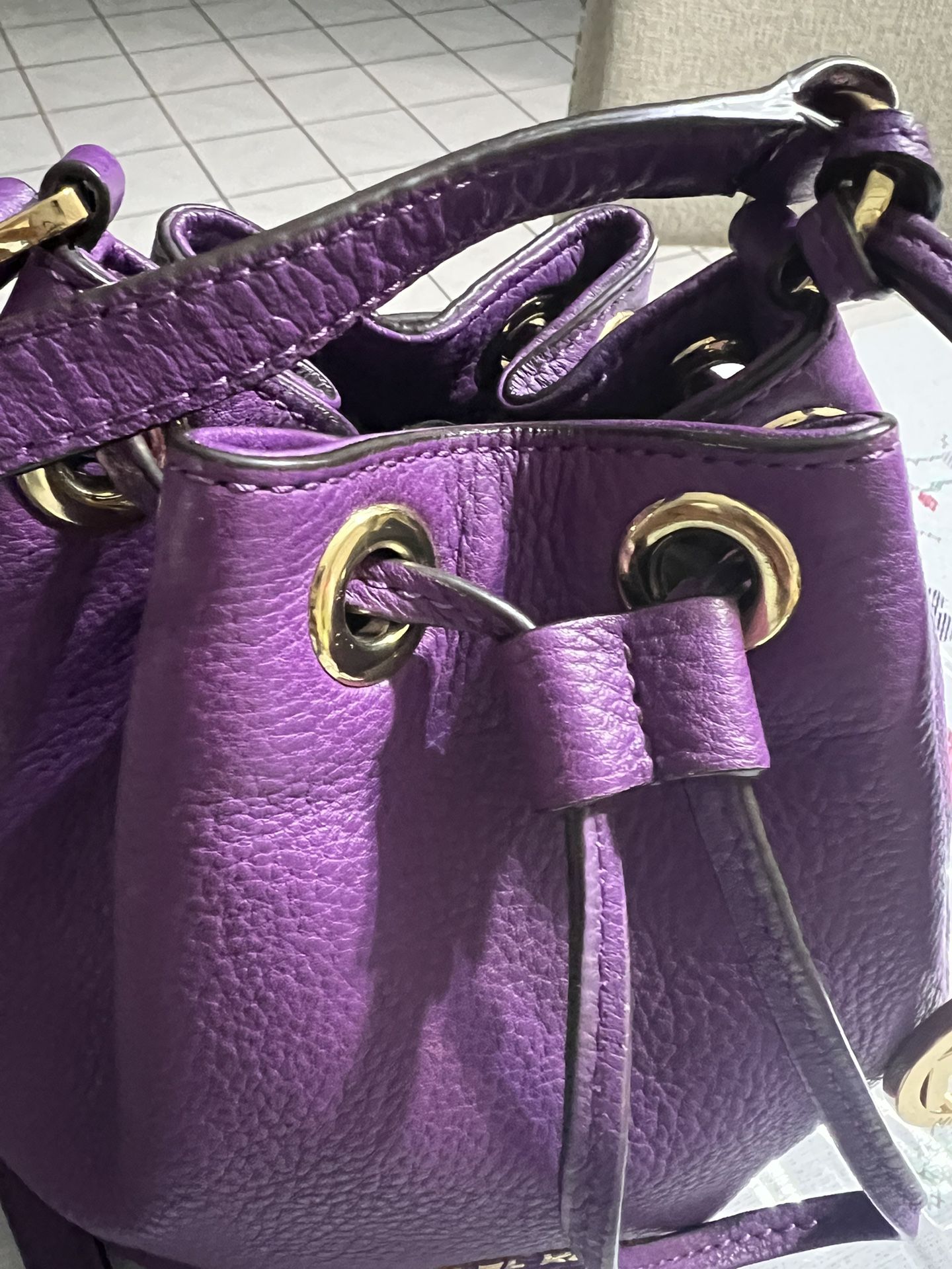 Michael Kors Bucket Purse / MK Mini Bag / Small Handbag / Mini Purse / MK  Purse for Sale in Los Angeles, CA - OfferUp