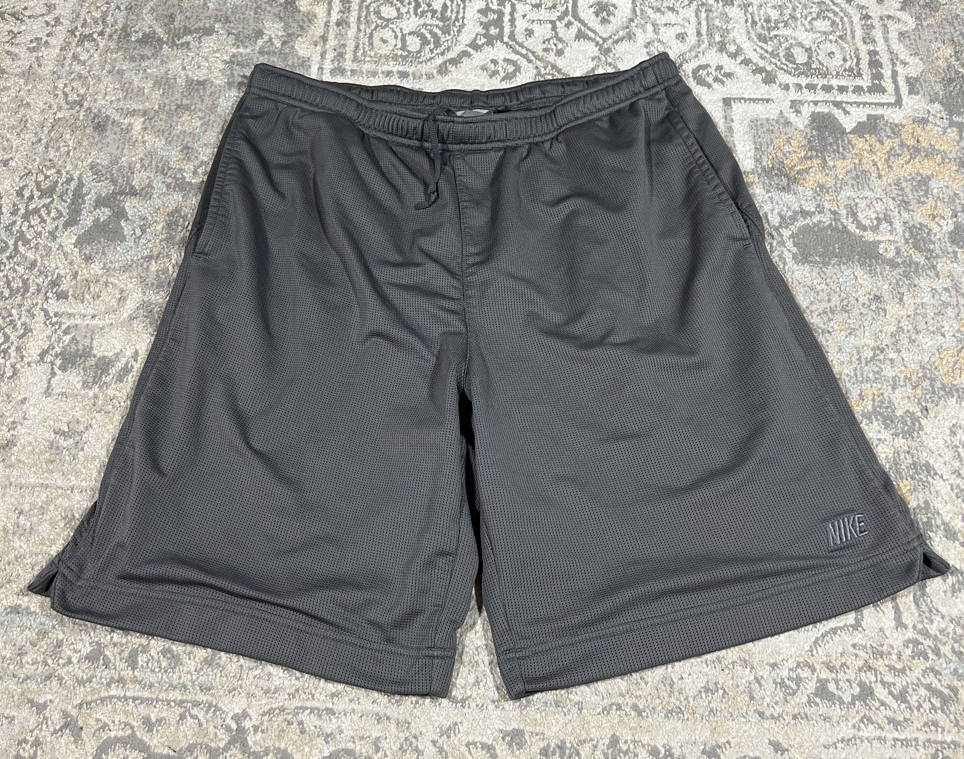 Nike Training Embroidered Shorts Men’s Size XL Gray   