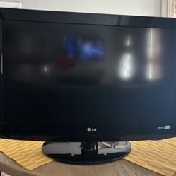 32in LG TV