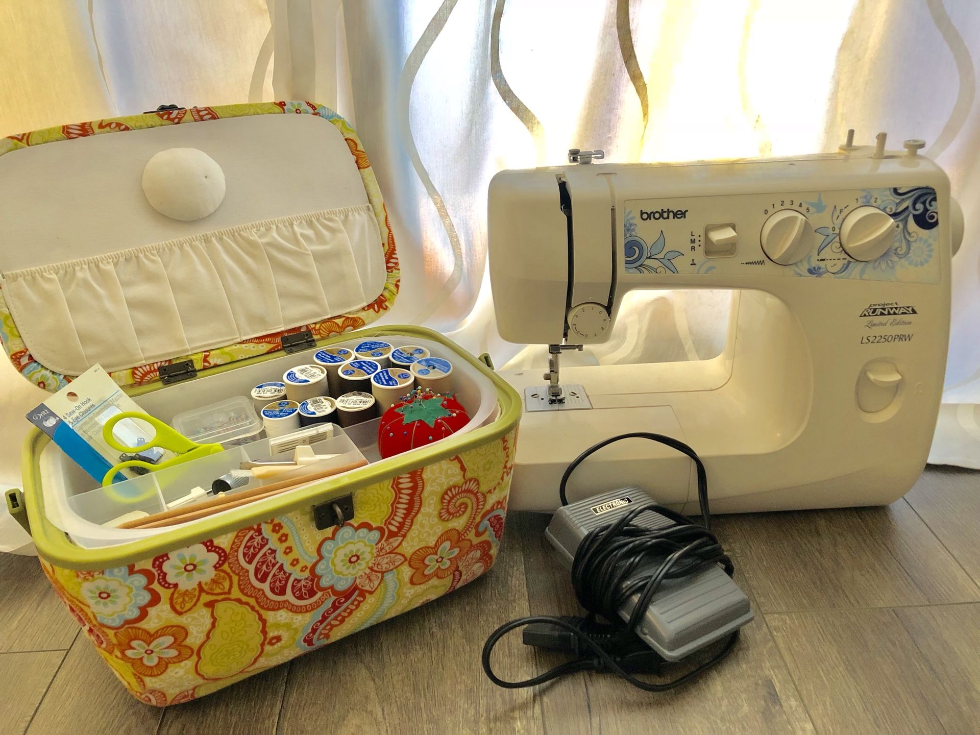 Brother Limited Edition LS2250PRW Project Runway Sewing Machine + Sewing Kit!