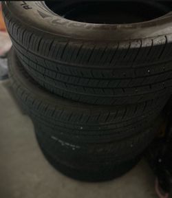 4 good used 225/65R17 tires / neumáticos