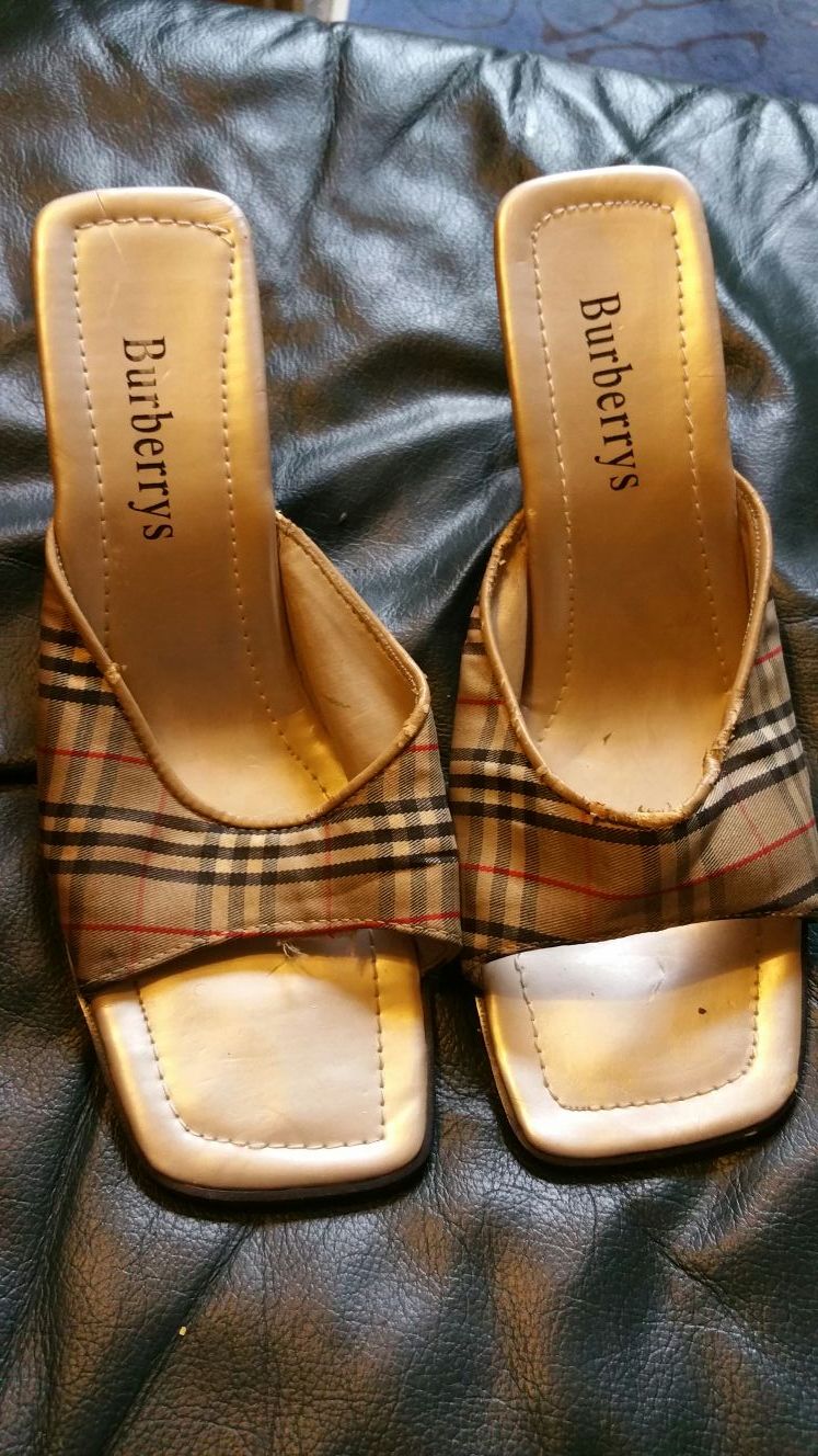 Burberry ladies shoe size 9