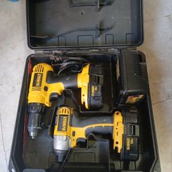 DE WALT SET CONPACT GUN  DRILL  AND SAW