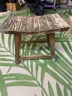 Wooden Shower Bench. Needs repainting.