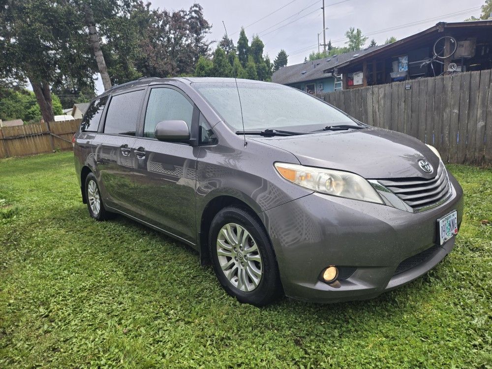 2012 Toyota Sienna