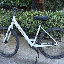 Trek Verve 1 Disc Lowstep Hybrid Bike 