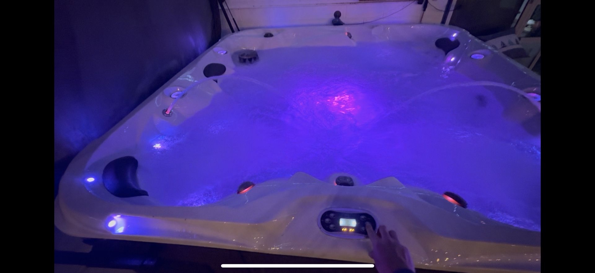 Premium Leisure 6 Person Hot Tub