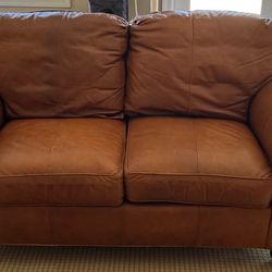 Real Leather loveseat can deliver with deposit non refundable.