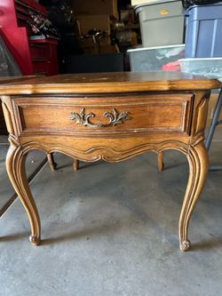 Set of 2 Thomasville End Tables, Coffee Tables 23x25x23"