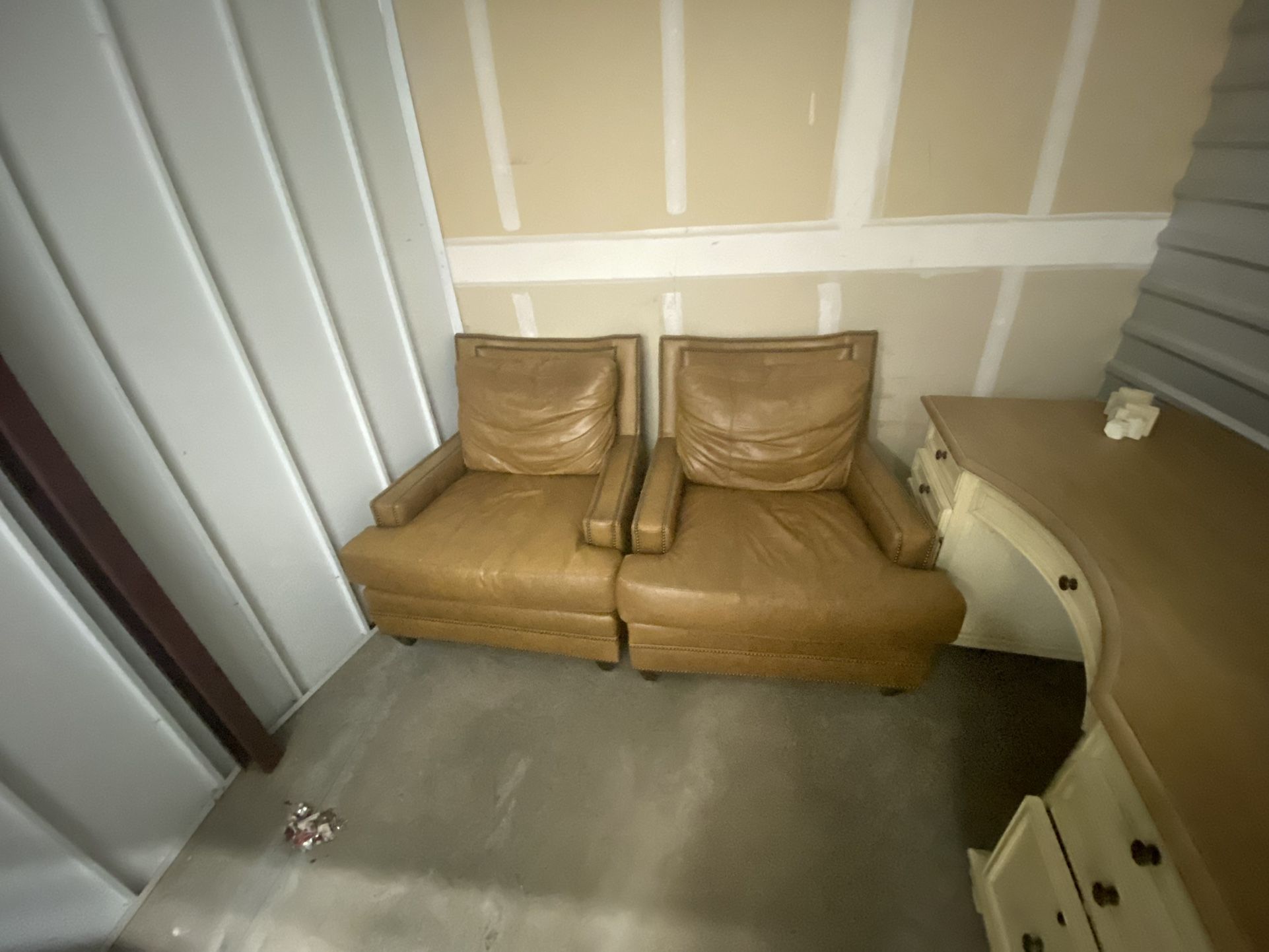 Gorgeous Well Crafted Leather Chairs & Desk