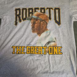Roberto Clemente Tshirt Size Large