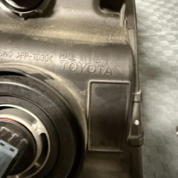 TOYOTA TACOMA OEM HEADLIGHTS YEARS 16-23