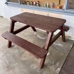 BRAND NEW KIDS PICNIC TABLE 