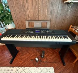 Yamaha DGX-650 88 Weighted-Key Portable Grand Piano