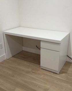 Malm Desk