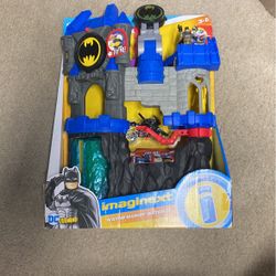 DC Super Friends Wayne Manor Batcave NEW