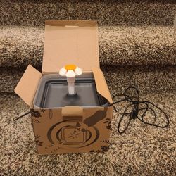 IPettie Neverland Cat Water Fountain (NEW)