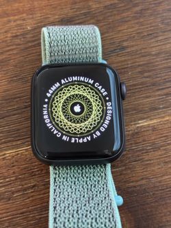 Apple Watch SE Nike 44mm GPS + Cellular – Excellent + Charger