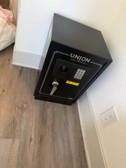 UNION SAFE DIGITAL WITH 2 KEYS