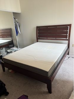 Queen bed/frame/mattress/base