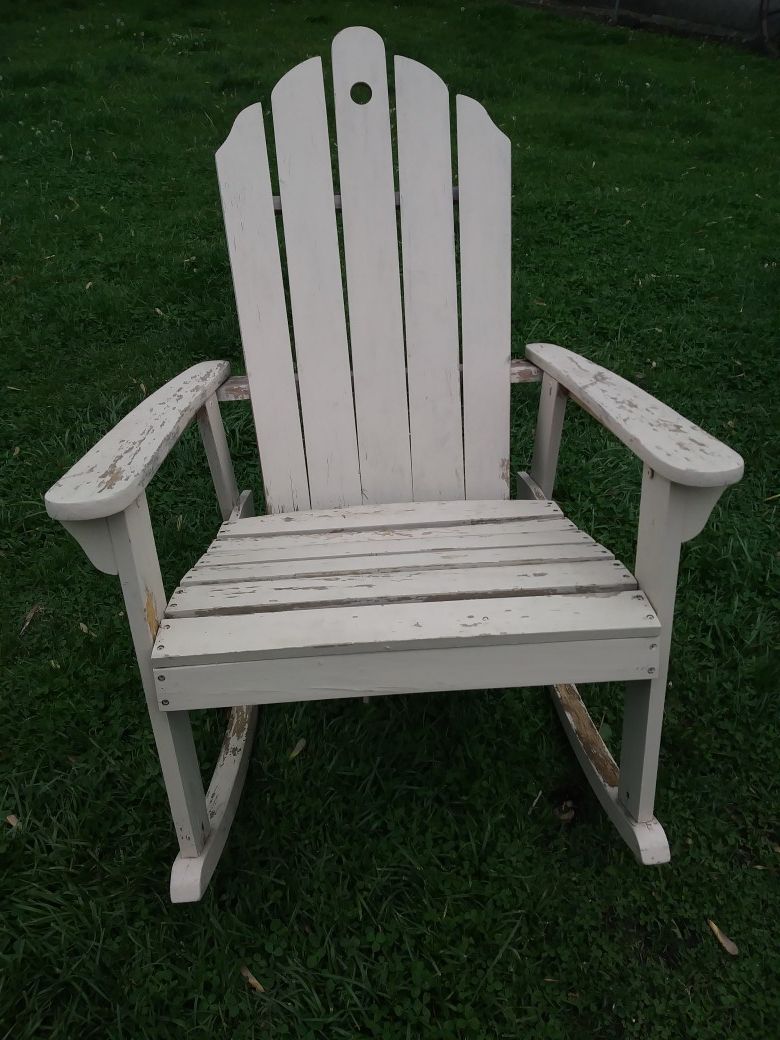 Solid wood andoronyck patio chair is ready to be picked up