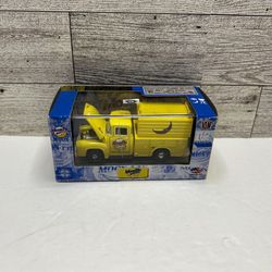 M2 Machines Moon Pie Yellow  ‘1956 Ford F - 100  Truck • Die Cast Metal • Made in China Scale 1:64