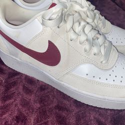 Women’s Nike Shoe
