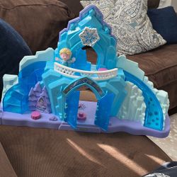 Fisher-Price Little People Toddler Toy Disney Frozen Elsa’s Ice Palace Musical Playset with Figures for Pretend Play Kids Ages 18+ Months​