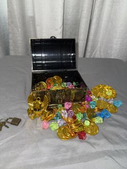 Kids Pirate Treasure Chest Toy Box Antique Color with Lock for Party Favors Prop