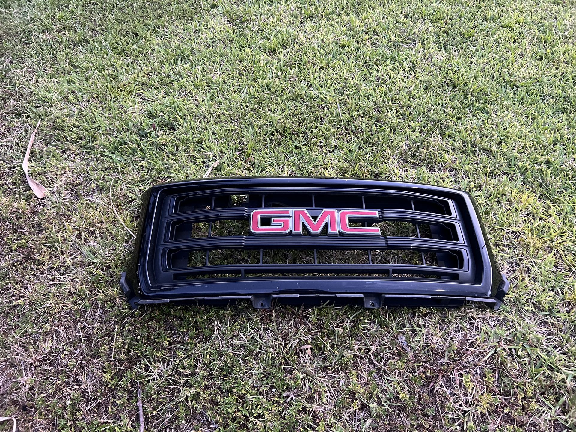 2015 GMC Sierra Grille