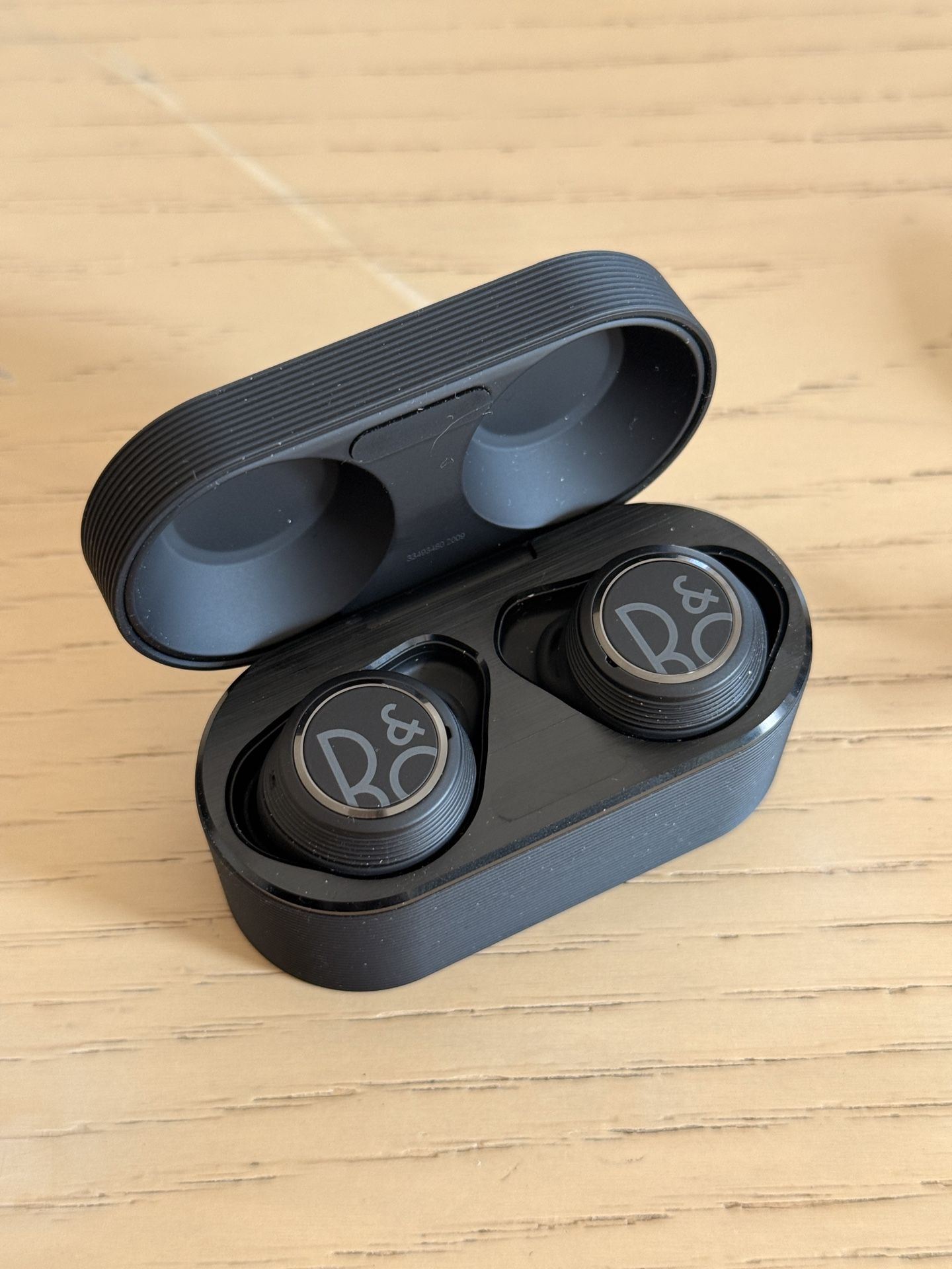 Bang & Olufsen Beoplay E8 Sport Wireless Earbuds 