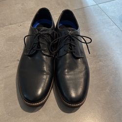 Nunn Bush Black Dress Shows size 10.5