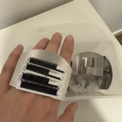 Eyelash Extension Finger Holder 