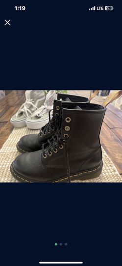 VEGAN DR MARTENS READ DESCRIP