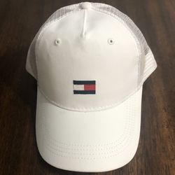 Tommy Hilfiger Hat embroidered Tummy Hilfiger baseball cap back snap fitted.