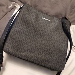 EUC Michael Kors Messenger Bag