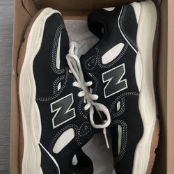 SIZE 8 MEN NEW BALANCE NUMERIC