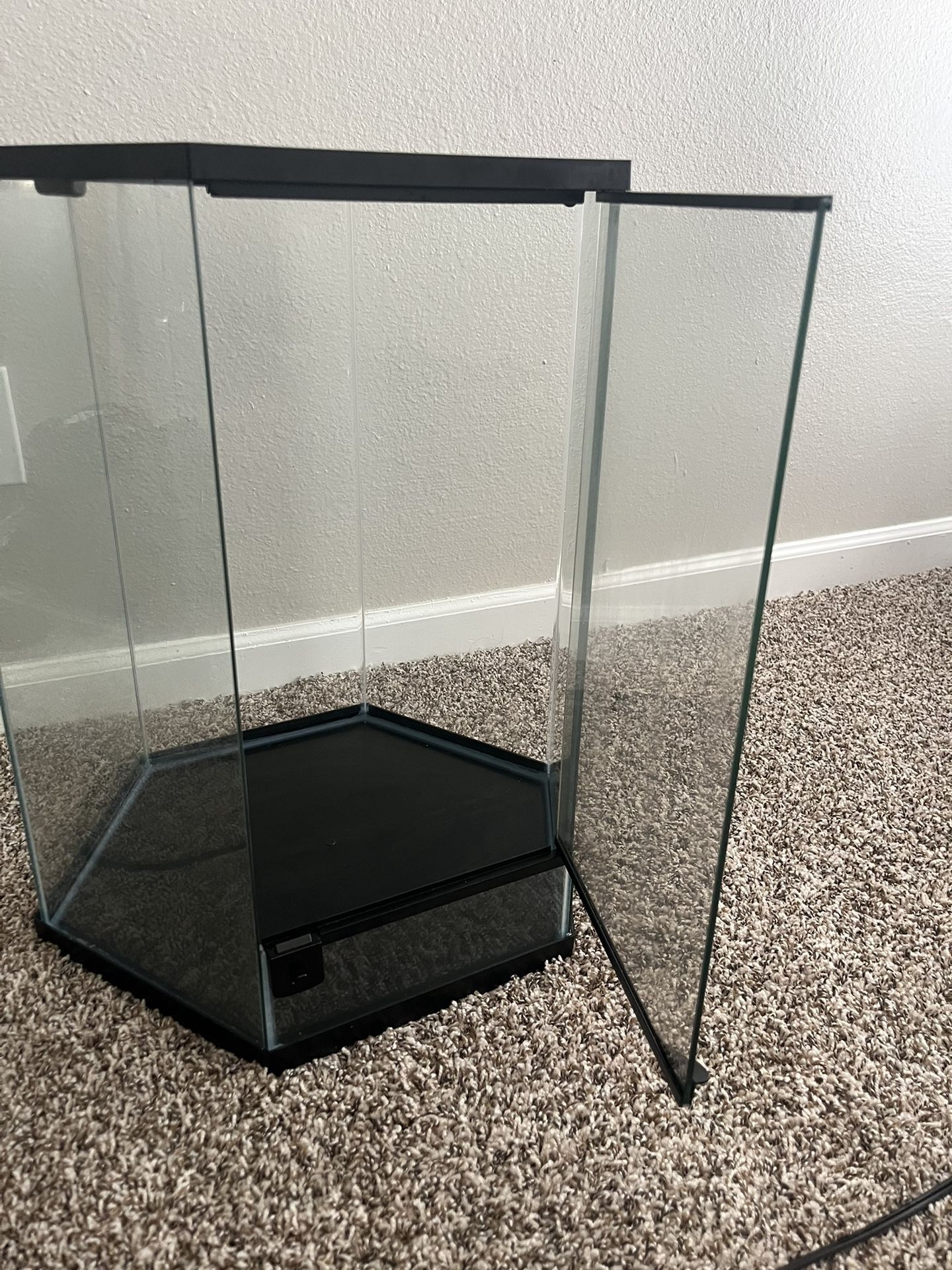 Vertical Terrarium/Enclosure 