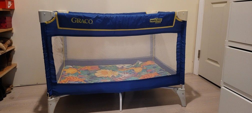 Vintage Graco Pack-n-play 941 DL series