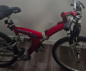 Bicycle in good condition for sale, including its covers.