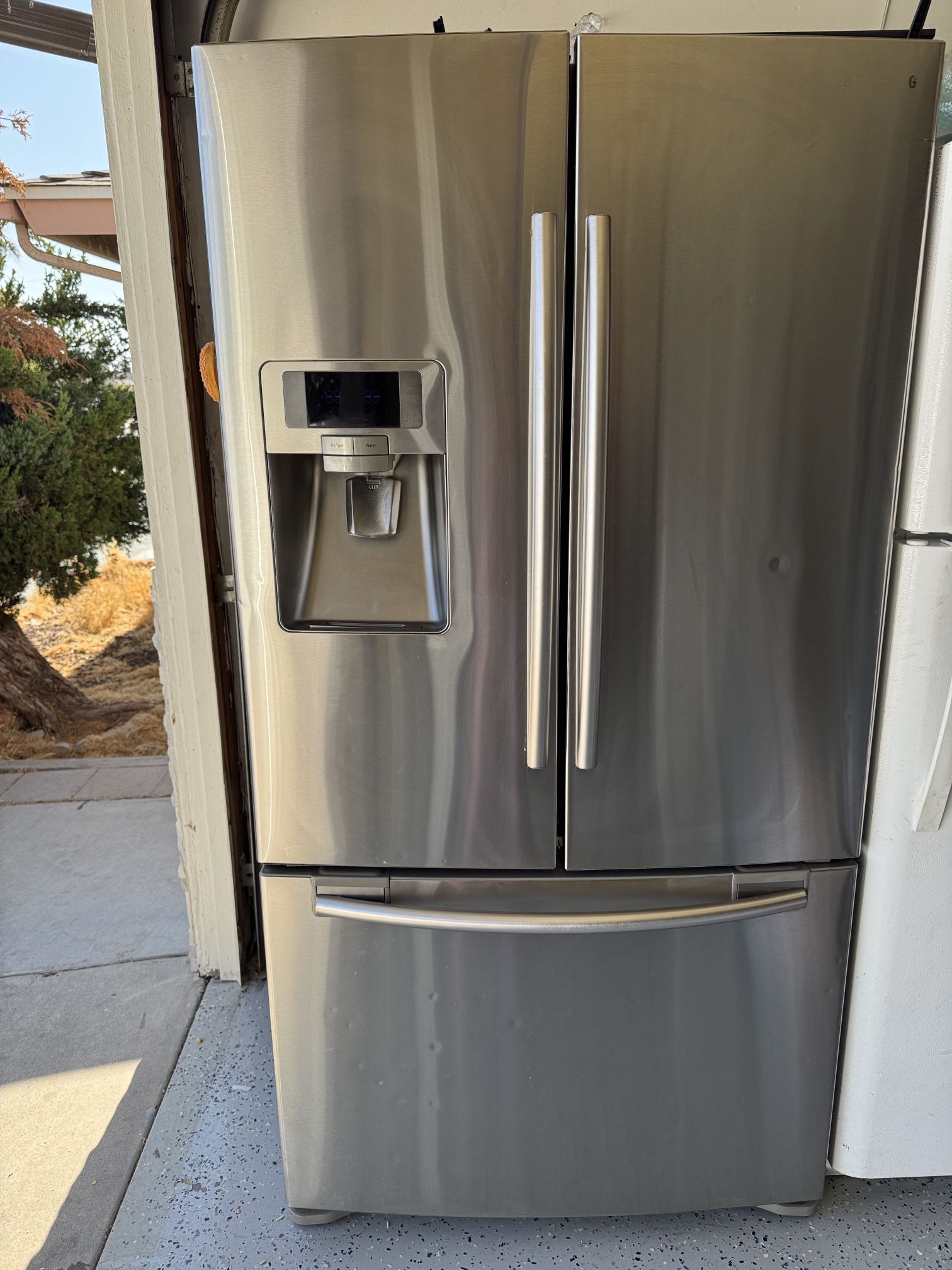 Samsung Fridge with Bottom Freezer