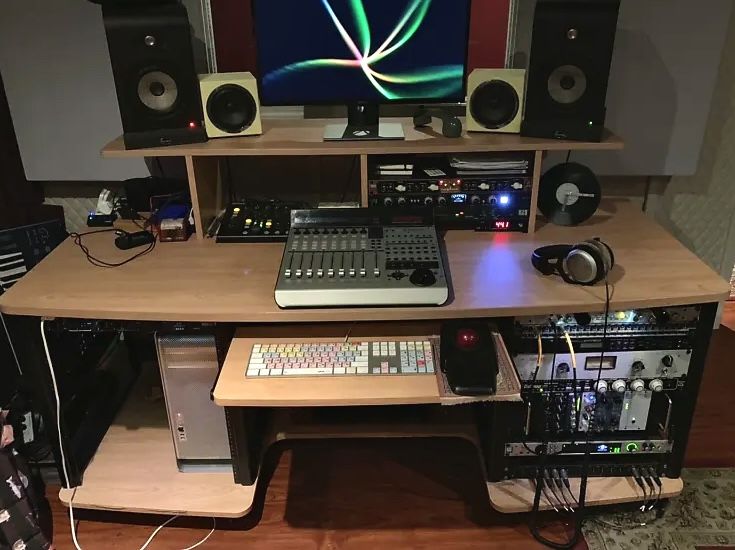 Studio RTA Producer Station (Maple)
