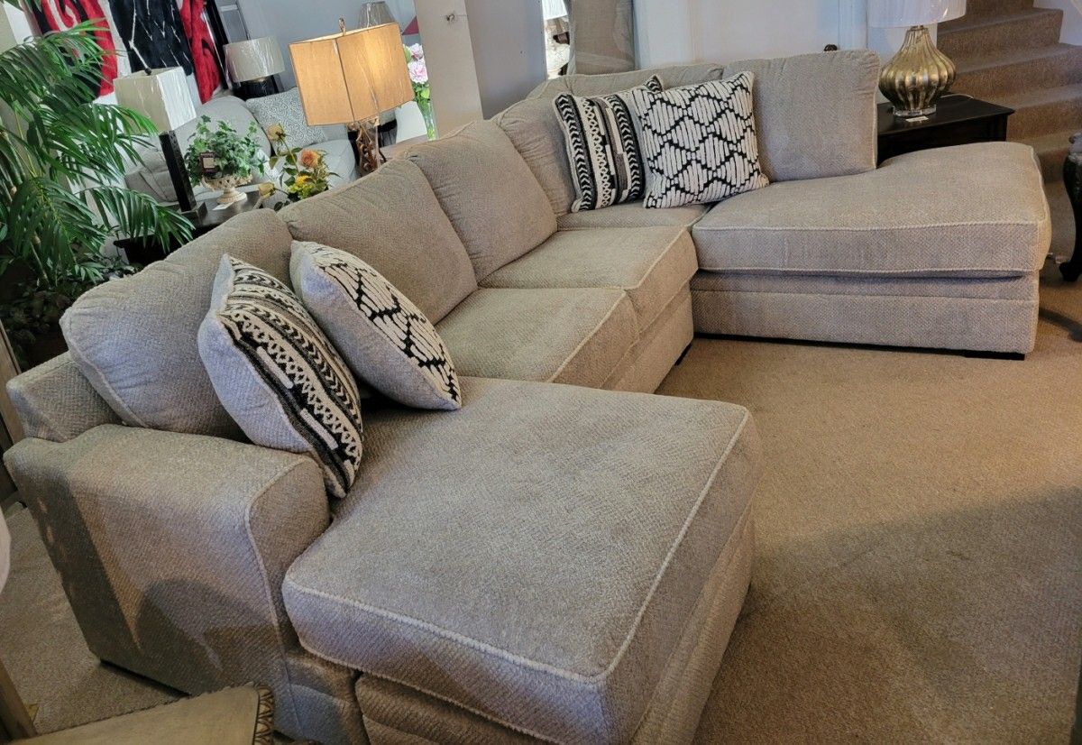 U-Shape Sectional with 2 Chaises Beige Color (Off White) 4 pillows