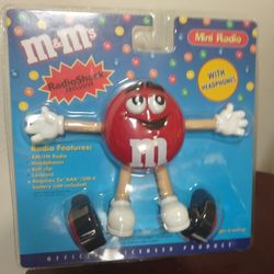 RADIO SHACK EXCLUSIVE M&M's RED MINI RADIO W/HEADPHONES RETIRED NEW SEALED