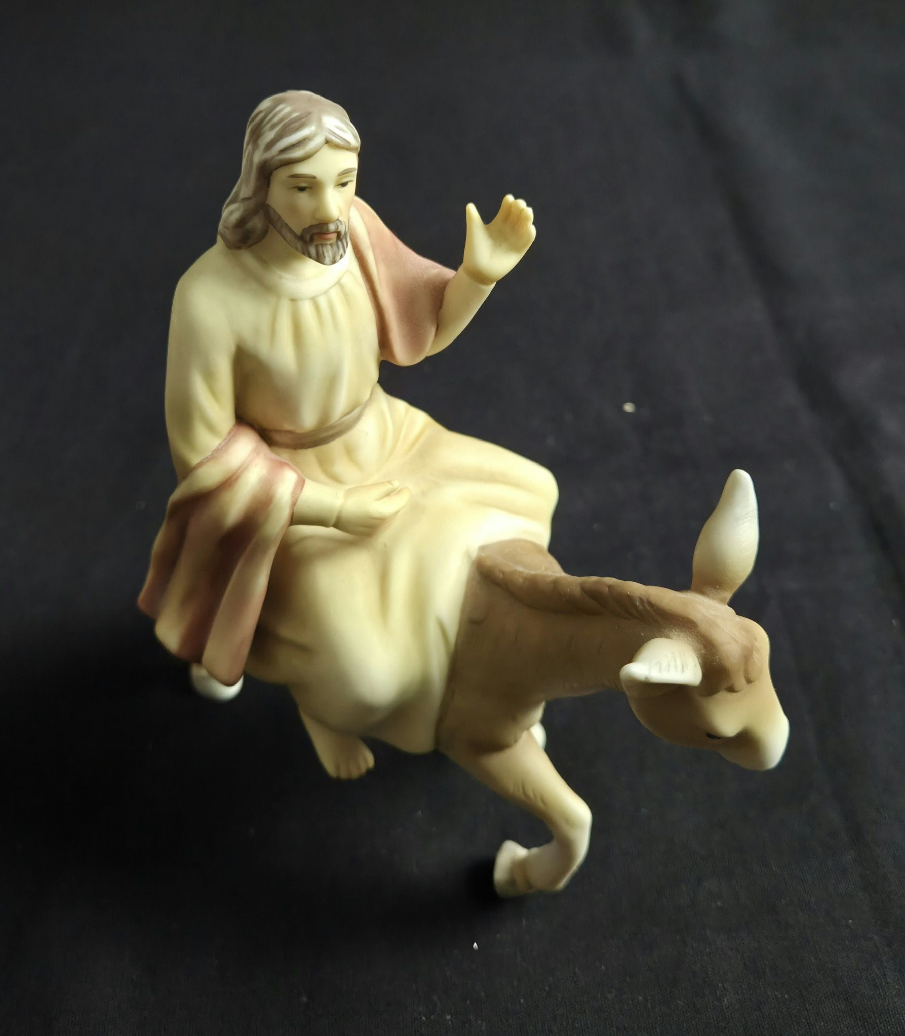 Vtg Jesus Christ Entering Jerusalem Figurine Ceramic/Procelain 7.25"X7"
