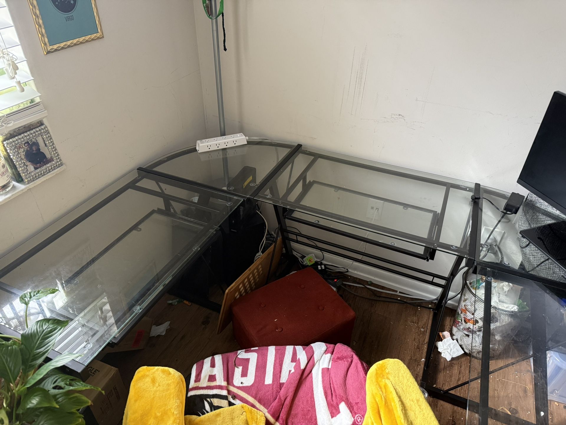 U Shaped desk Can Be L Desk Also