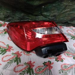 2011-14 Chrysler 200 Left Tail Light