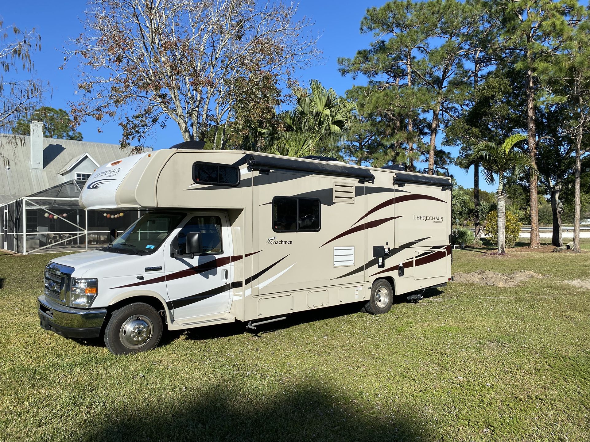 2017 Coachman Leprechaun 260DS
